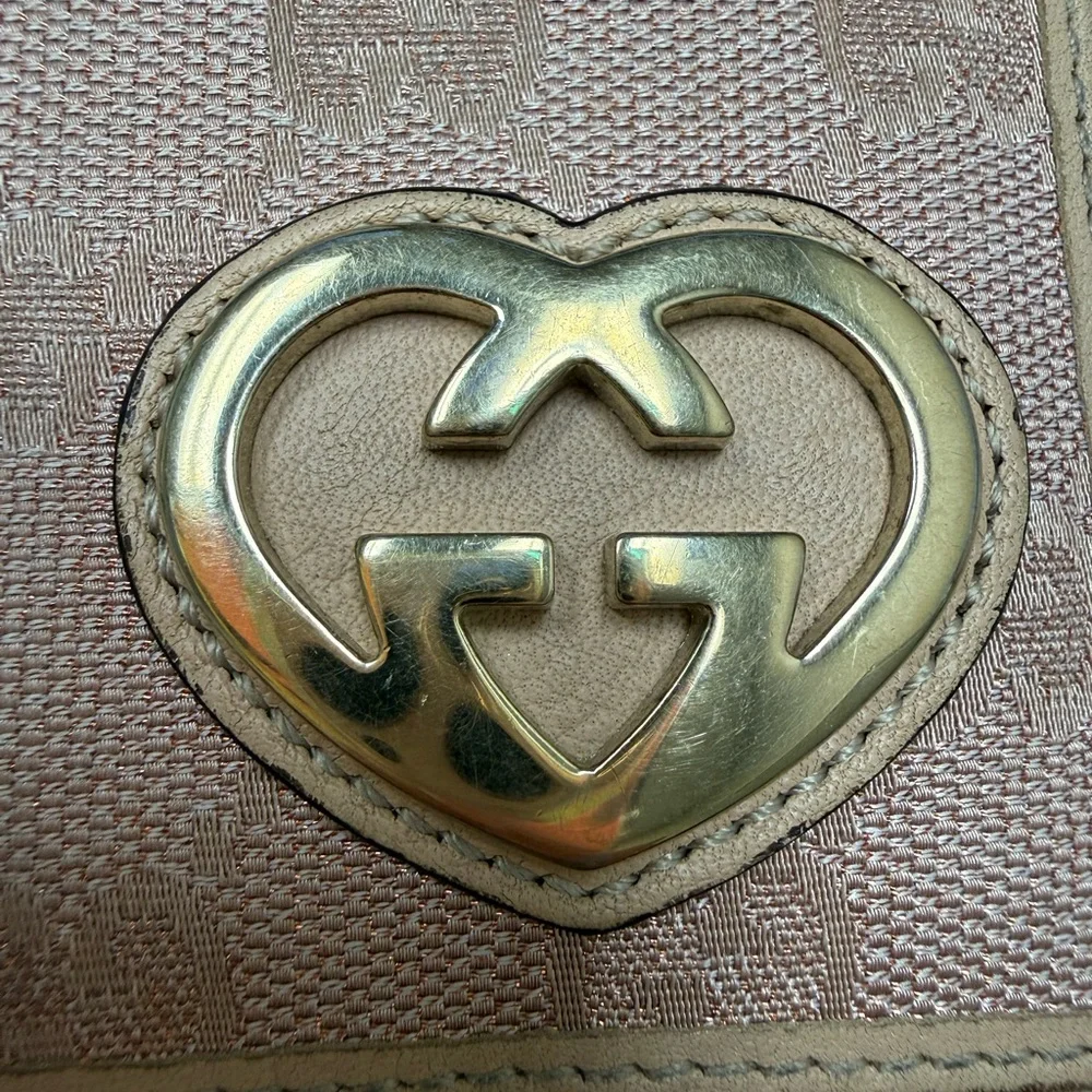 Authentic Gucci Bi-fold Card Holder with Heart Emblem - Picture 9 of 12